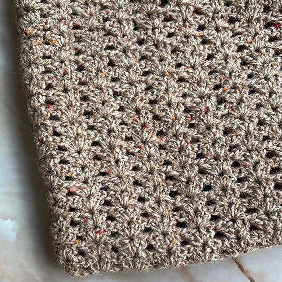 HANDCRAFTED | Knitted carry bag with bamboo handles - Picture 3 of 10